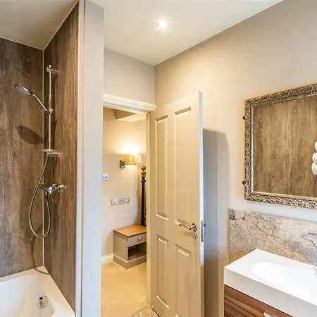 ザ ブラントウッド